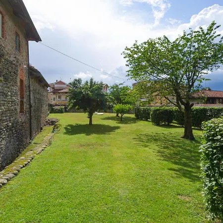 Hébergement de vacances Attractive In With Garden