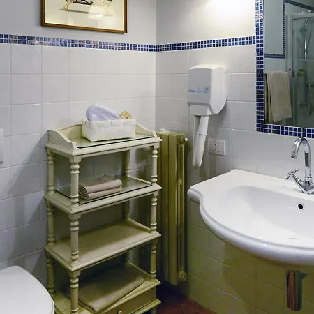Attractive In With Garden Hébergement de vacances